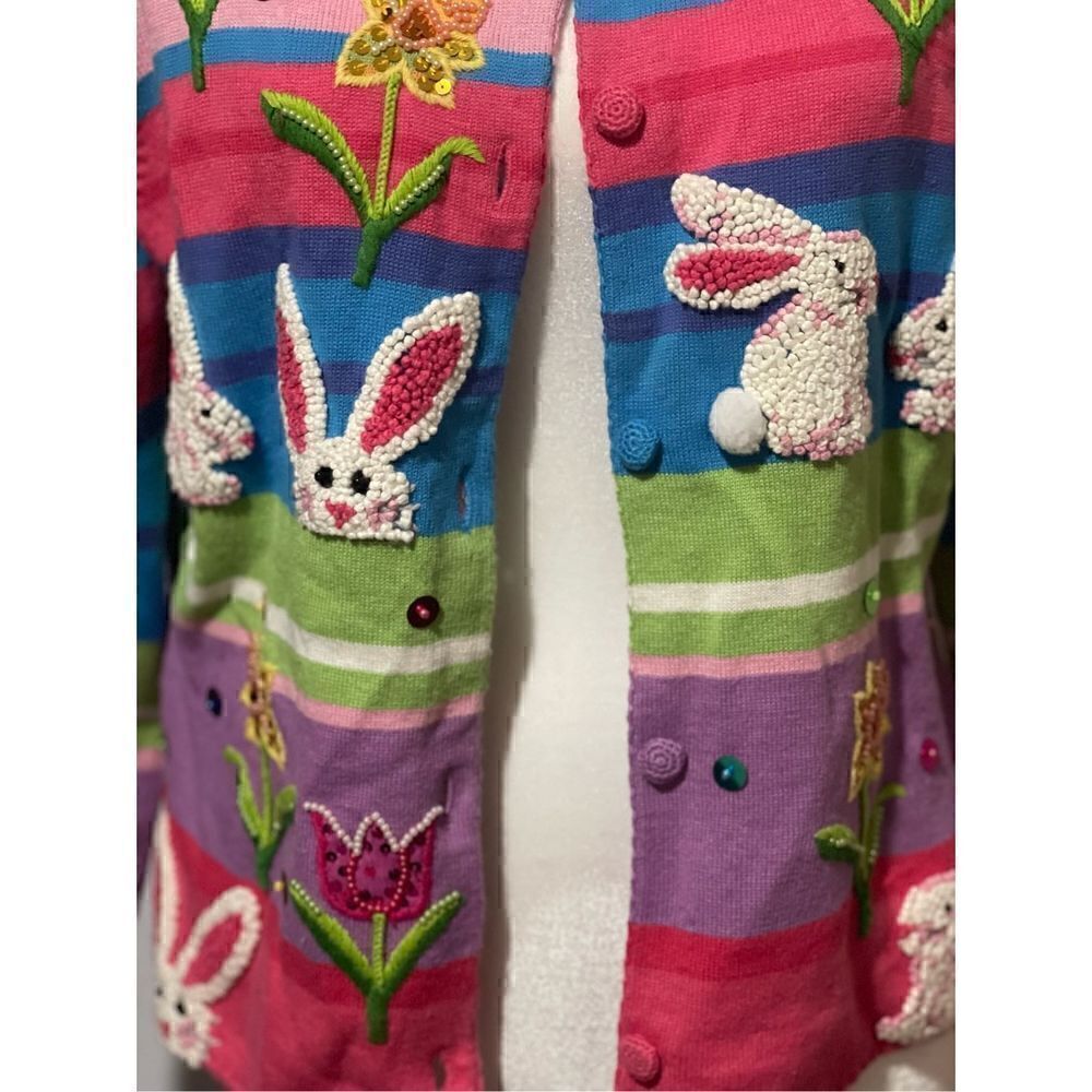 Embroidered crochet bunny flower sweater M - Picture 5 of 13